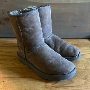 Grey Uggs size 7